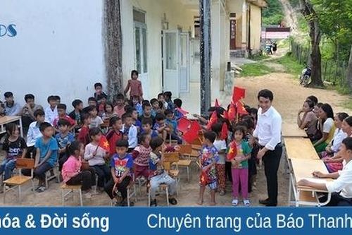Gùi chữ lên Tà Cóm