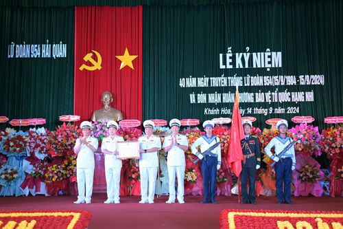 Lữ đoàn Không quân Hải quân 954: Kỷ niệm 40 năm Ngày truyền thống và đón nhận Huân chương bảo vệ Tổ quốc hạng Nhì