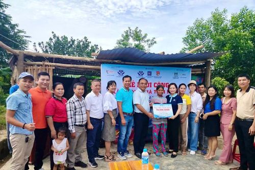 Khởi công xây dựng 2 căn nhà tình nghĩa tại huyện Khánh Vĩnh