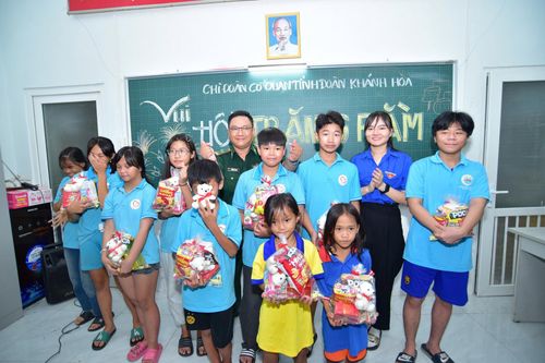 Chi đoàn cơ quan Tỉnh đoàn Khánh Hòa: Tổ chức chương trình 'Trung thu cho em'
