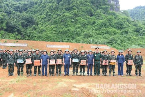 Động viên lực lượng quân nhân dự bị tham gia huấn luyện, diễn tập khu vực phòng thủ huyện Văn Lãng năm 2024