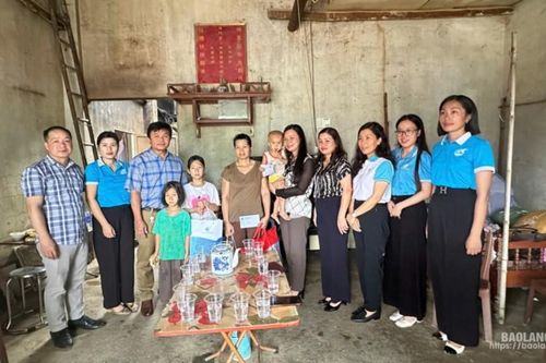 Hội Liên hiệp Phụ nữ Việt Nam thăm, tặng quà trên 300 triệu đồng ủng hộ Nhân dân tỉnh Lạng Sơn bị thiệt hại do bão số 3 gây ra