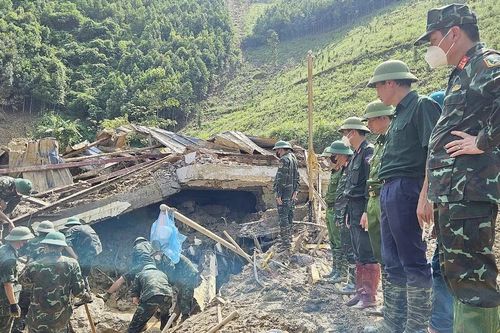 Phó Bí thư Thường trực Tỉnh ủy Vũ Xuân Cường: Kiên trì và khẩn trương tìm kiếm người mất tích sớm nhất có thể