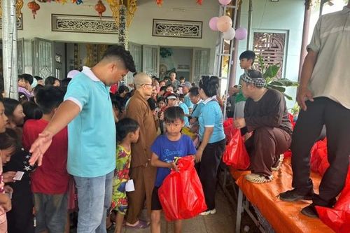 Cát Tiên: Trao 500 phần quà Tết Trung thu cho các em thiếu nhi