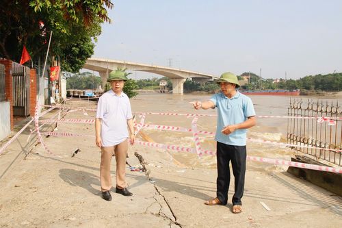 Sạt lở nghiêm trọng dọc sông Lô tại phố Phong Châu, phường Bạch Hạc