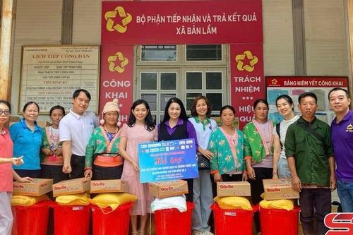 Trao 210 suất quà cho người dân bị ảnh hưởng do bão lũ