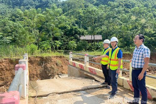 Kiểm tra 2 cây cầu có đường dẫn bị lũ cuốn trôi ở Chiêm Hóa