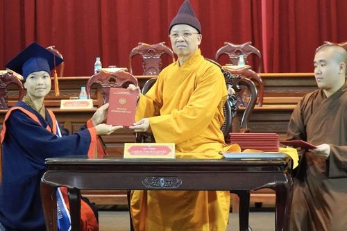 Học viện Phật giáo VN tại Hà Nội trao Bằng tốt nghiệp Thạc sĩ, Cử nhân và Cao đẳng Phật học