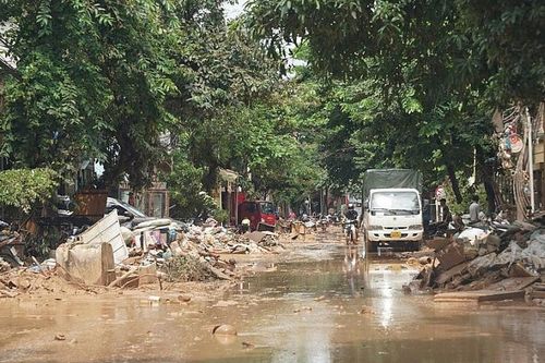 Yên Bái: Người dân vùng ngập lụt tất bật dọn dẹp, khôi phục lại cuộc sống