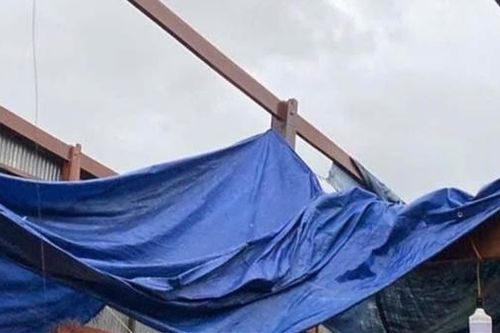 Khắc phụ sự cố mưa dông làm tốc mái nhà dân ở Long An