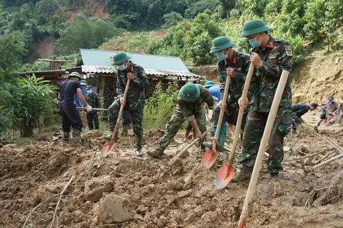 Tạm đình chỉ hai chủ tịch xã né trách nhiệm phòng chống bão lũ