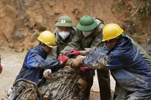 Cao Bằng: Tìm thấy 30 nạn nhân cùng xe khách bị vò nát
