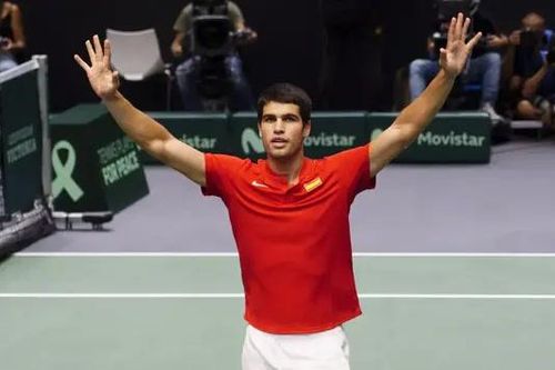Carlos Alcaraz giúp Tây Ban Nha vào tứ kết Davis Cup 2024
