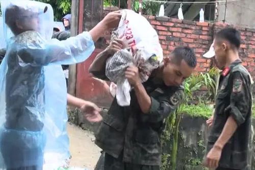 Công an huyện Sóc Sơn khắc phục hậu quả bão số 3