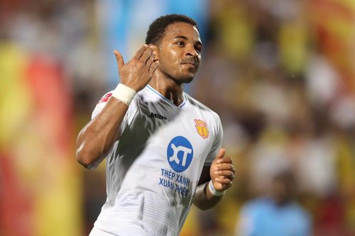Rafaelson chưa có quốc tịch Việt Nam, không được đá V.League