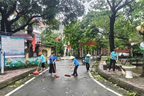 Huyện Đan Phượng: Hàng nghìn người tham gia vệ sinh môi trường