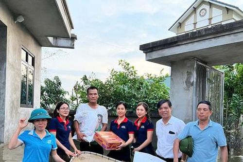Phụ nữ Thủ đô đồng hành, san sẻ khó khăn với hội viên và nhân dân
