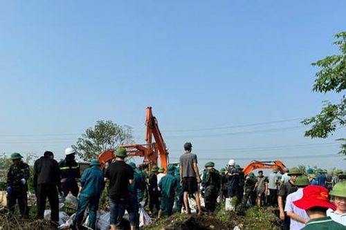 Đông Anh: Cơ bản khắc phục được sự cố vỡ một đoạn bờ hữu sông Ngũ Huyện Khê