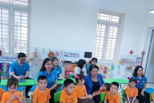 Đem trung thu đến với con công nhân Khu công nghiệp Phú Nghĩa