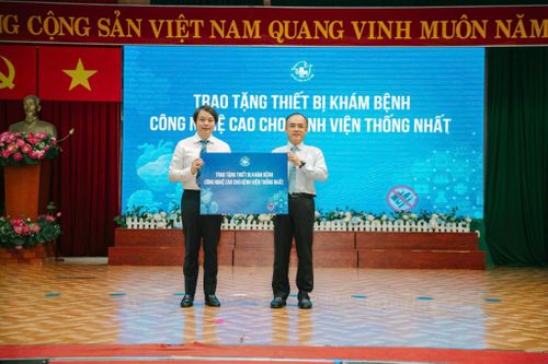 Hội thầy thuốc trẻ Việt Nam hỗ trợ 1,5 tấn cloramin B và nhiều thiết bị y tế cho địa phương bị thiên tai