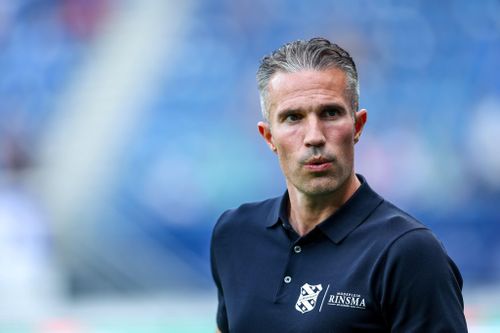 Đội của Van Persie bị hủy diệt 1-9