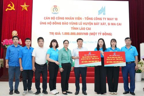 May 10 chở yêu thương đến với người dân vùng lũ Lào Cai