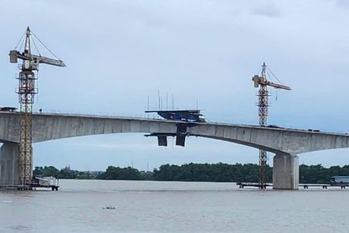 Cầu vượt sông Hồng nối Thái Bình - Nam Định được hợp long