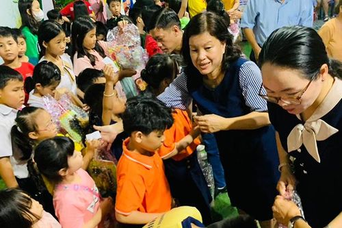 Tết trung thu đầm ấm, sẻ chia của các em thiếu nhi thành phố Thủ Đức