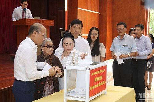 Người Việt tại Lào ủng hộ khoảng 1,4 tỷ đồng cho người dân bị ảnh hưởng do bão lũ tại Việt Nam và Lào