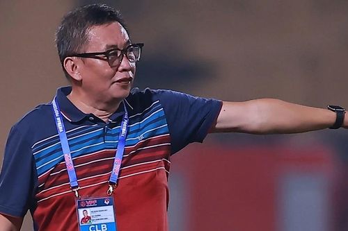Thua Hà Nội FC, HLV Bình Định bức xúc về trọng tài và VAR