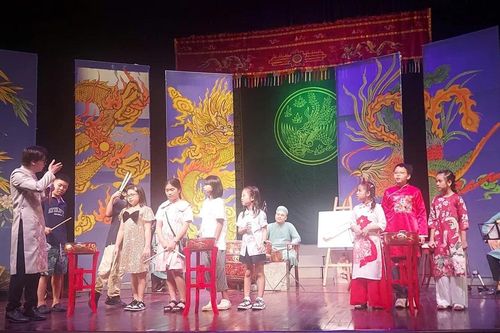 Cùng Thị Mầu... xuyên không