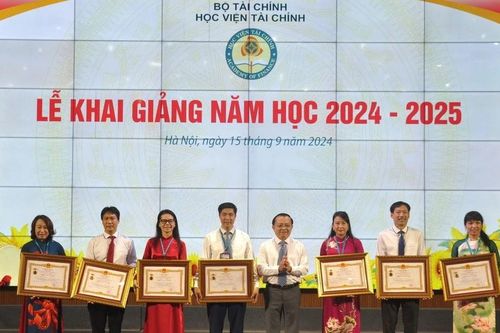 Giám đốc Học viện Tài chính nhắn nhủ tân sinh viên trau dồi phẩm hạnh