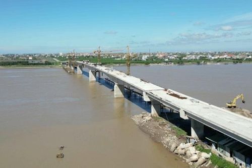 Hợp long cầu vượt sông Hồng nối Thái Bình - Nam Định
