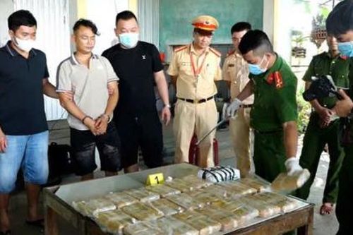 Quảng Bình: Bắt hai đối tượng vận chuyển trái phép 26kg ma túy