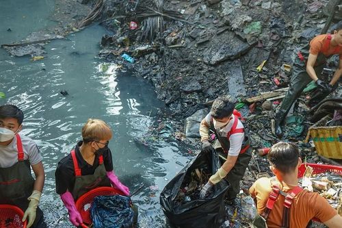 Chọn cách yêu nước của riêng mình