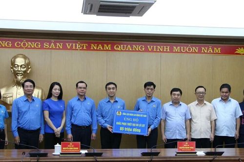 Tổng Liên đoàn Lao động Việt Nam thăm, tặng quà người dân bị thiên tai tại Hà Giang