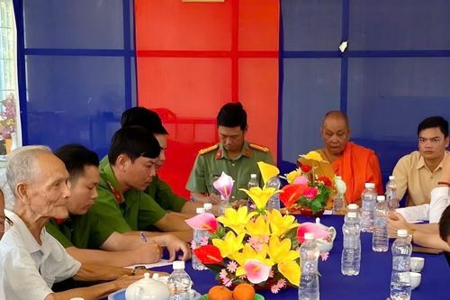 Lão nông hơn 80 tuổi thích lo 'chuyện bao đồng'