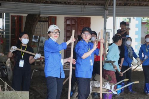 Lũ rút, người dân Yên Bái tất bật tái thiết cuộc sống