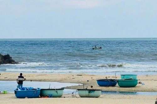 Một du khách bị sóng cuốn tử vong tại bãi biển Đá Ông Địa