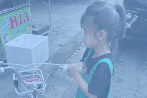 Tâm thư xúc động của bé gái bị từ chối góp tiền ủng hộ đồng bào vùng bão lũ