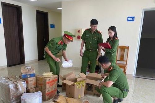 Thu giữ 2 tấn nguyên liệu sản xuất bánh trung thu hết hạn sử dụng, không rõ nguồn gốc ở Thanh Hóa