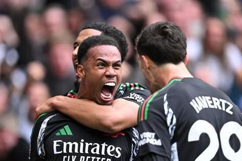 Arsenal vượt khó đánh bại Tottenham