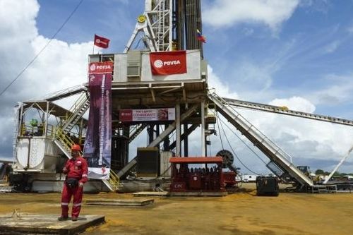 Ngành dầu mỏ Venezuela đối mặt thách thức mới