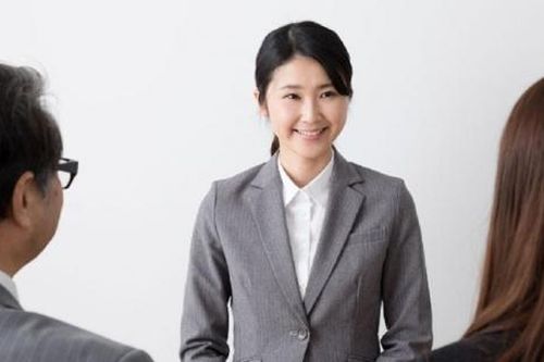 Sếp và bạn thân cùng lúc mượn xe, bạn sẽ cho ai?