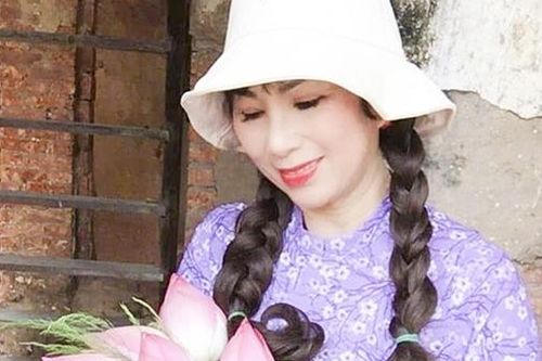 Nhà thơ Hoa Mai và con đường về lại tuổi thơ