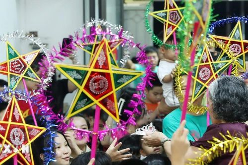 Tết Trung thu ấm áp nơi 'rốn lũ' Hà Nội