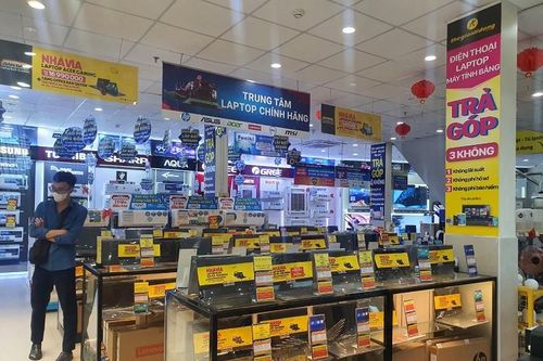 Siêu thị điện máy 'đổi điểm thi lấy tiền', loạt laptop giảm giá hàng chục triệu đồng