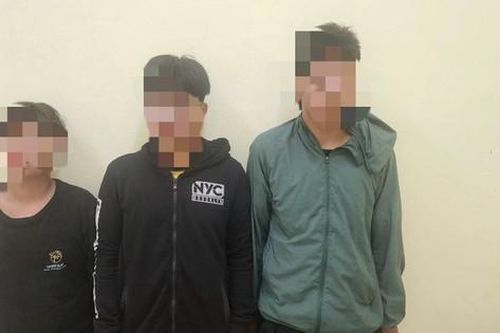 Công an triệu tập 3 đối tượng chặn đường 'xin đểu' học sinh