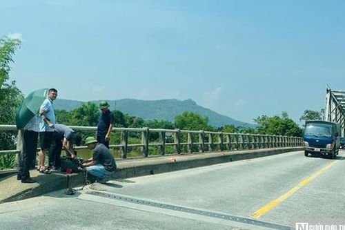 'Siêu âm' cầu Linh Cảm, Bến Thủy sau sự cố sập cầu Phong Châu