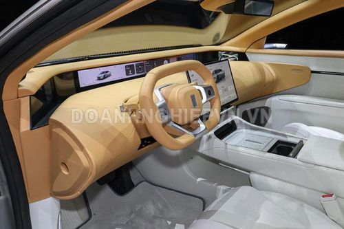 Ngắm 'xe chủ tịch' công suất 570 mã lực, nội thất sang chảnh, giá gần 2,3 tỷ đồng
